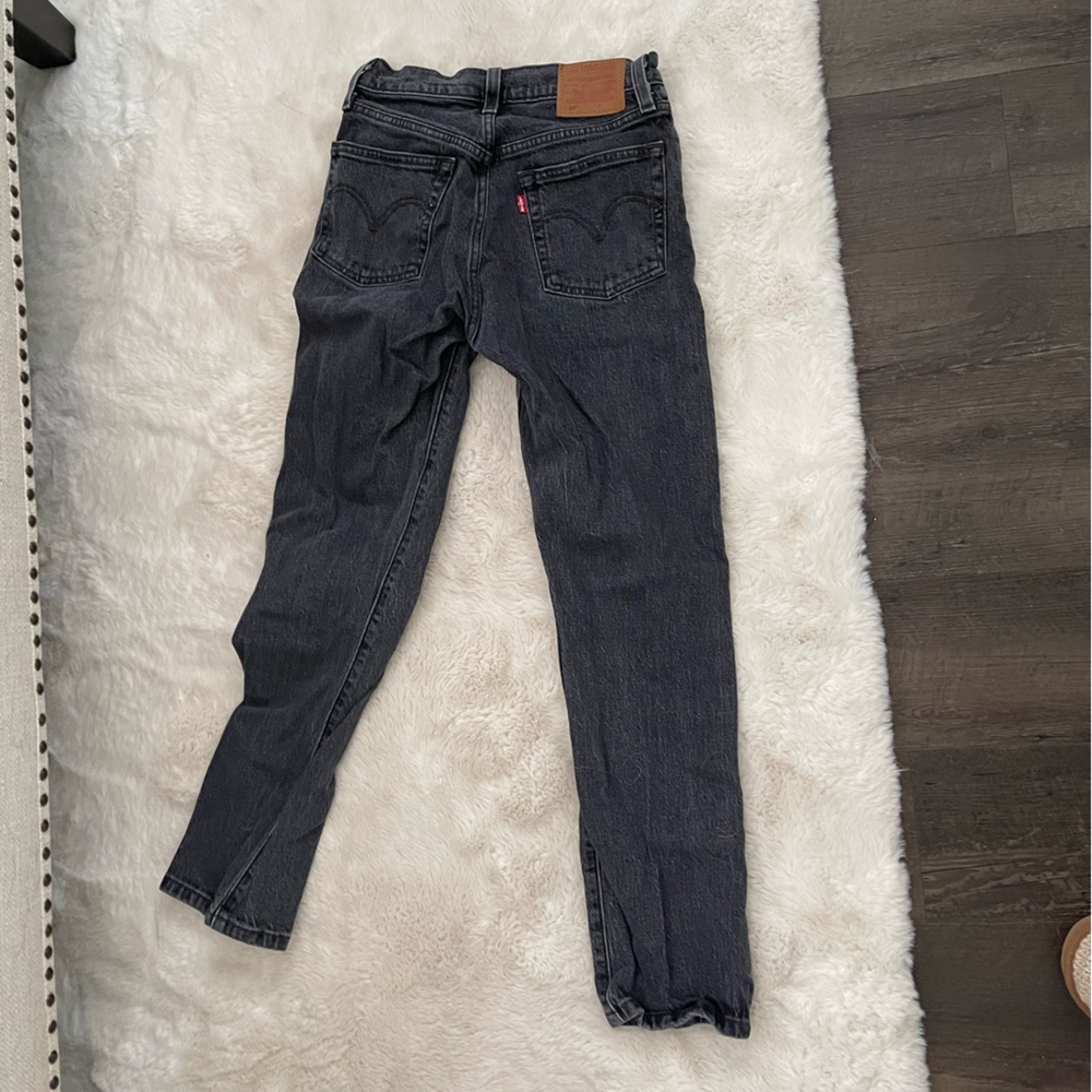 Mid Rise Black Levi’s - Picture 2 of 2